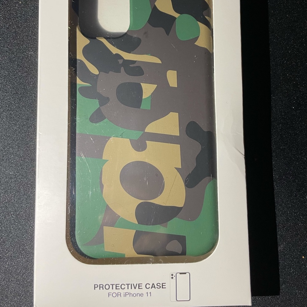 Authentic Supreme iphone 11 case - Picture 2 of 3